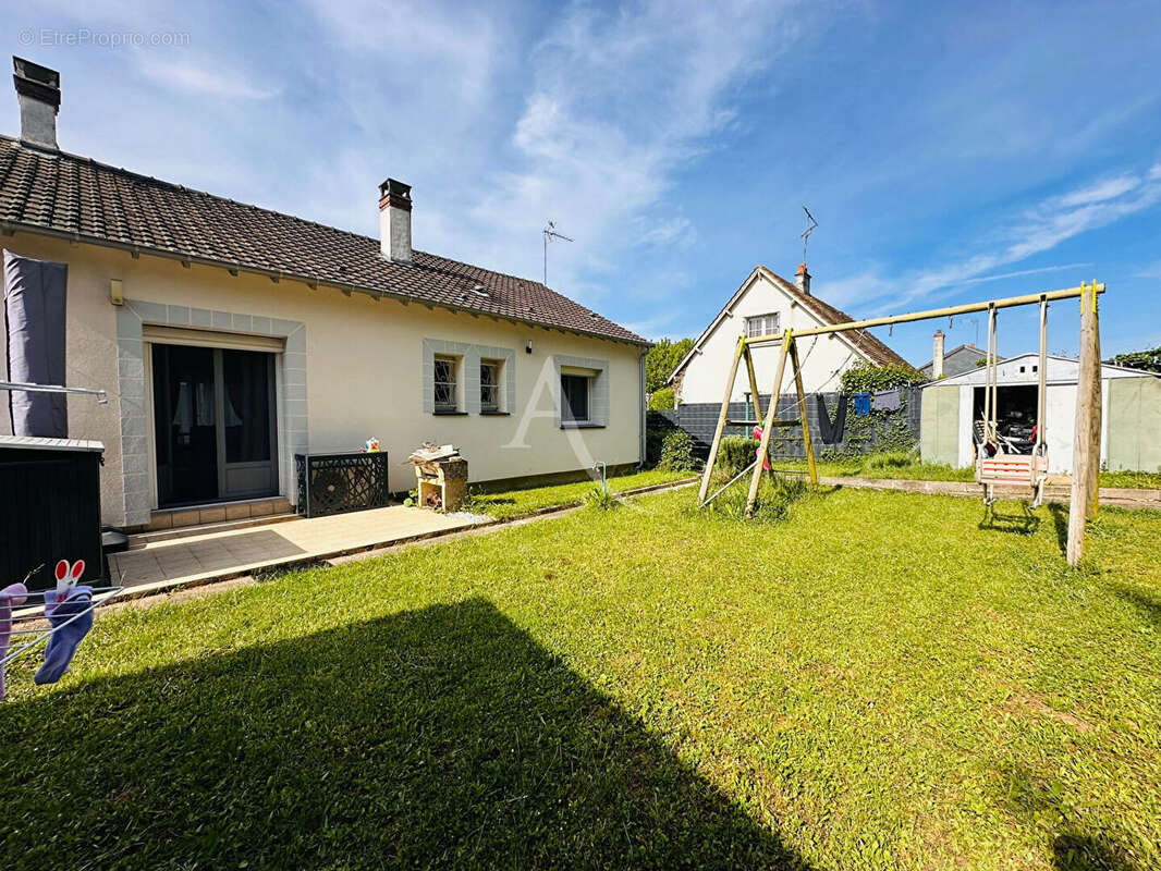 Maison à SAINT-SULPICE-DE-POMMERAY