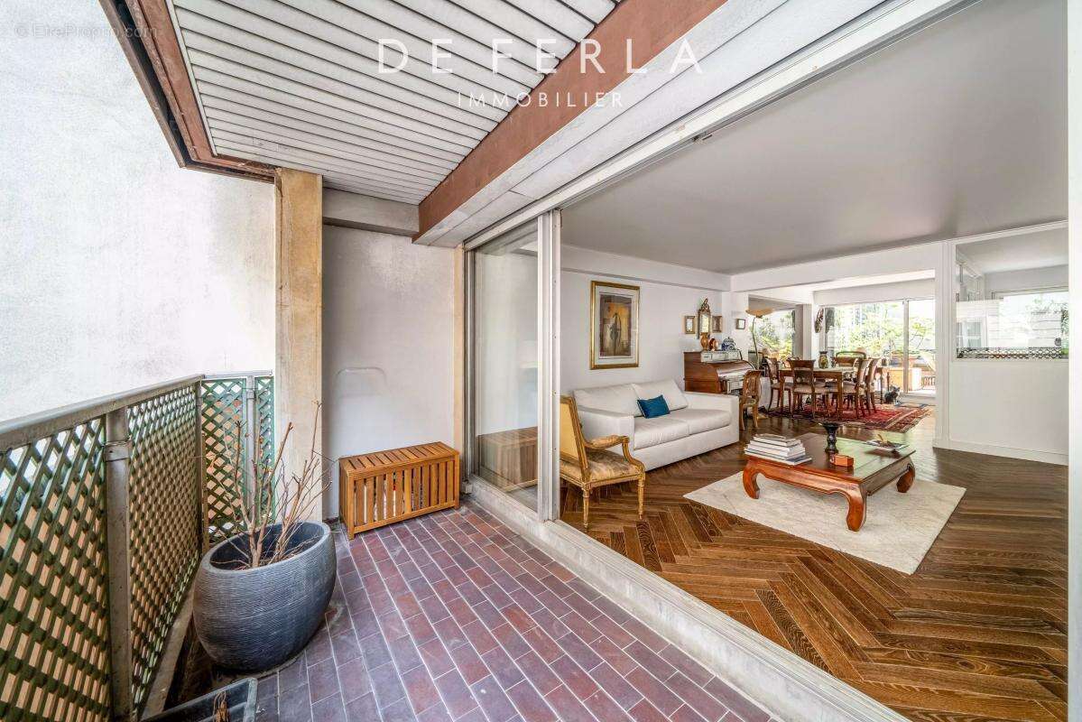 Appartement à PARIS-7E