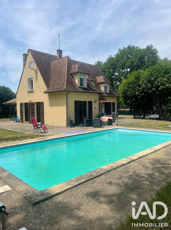 Maison 120 m² à Saint-Martial-D'artenset  - photo 2