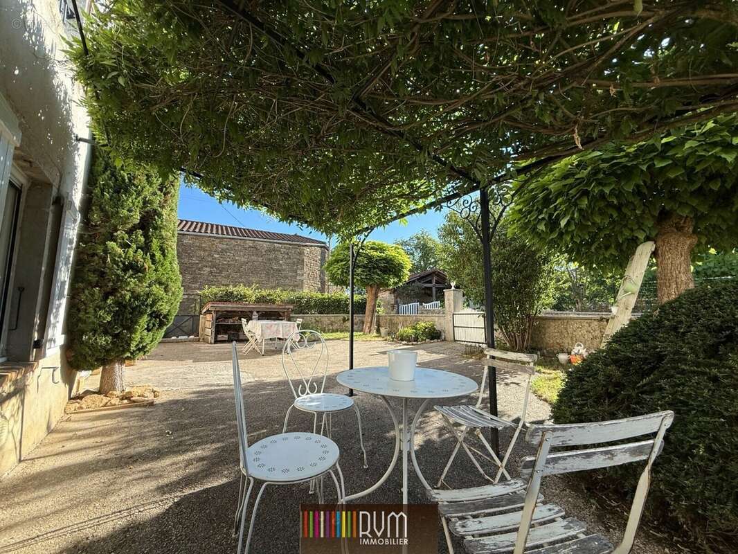 Maison 227 m² à Villereversure  - photo 2