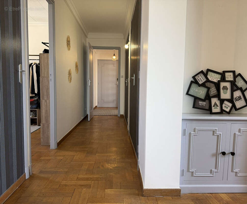 Appartement traversant de 103 m² avec terrasse garage parquets proche centre-ville et canal - photo 8