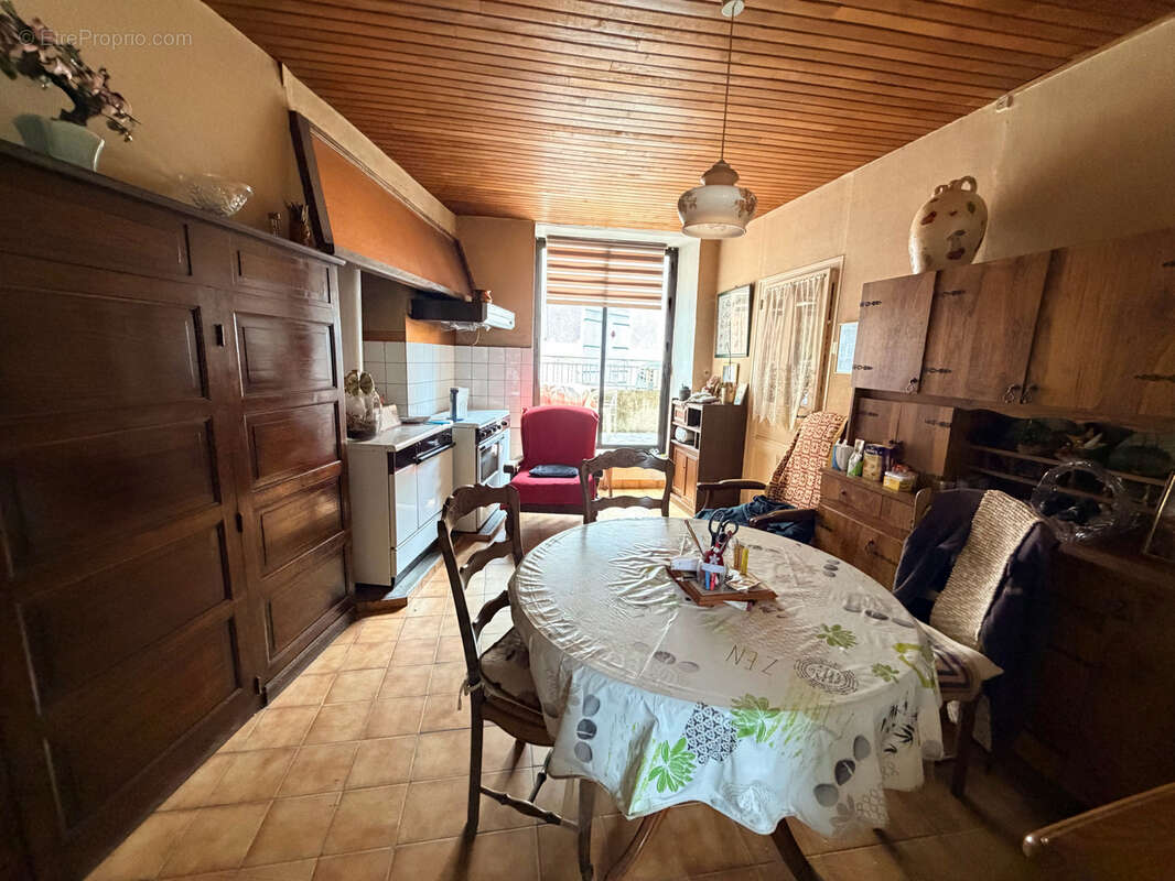 Maison de bourg en pierre avec dépendances - photo 5