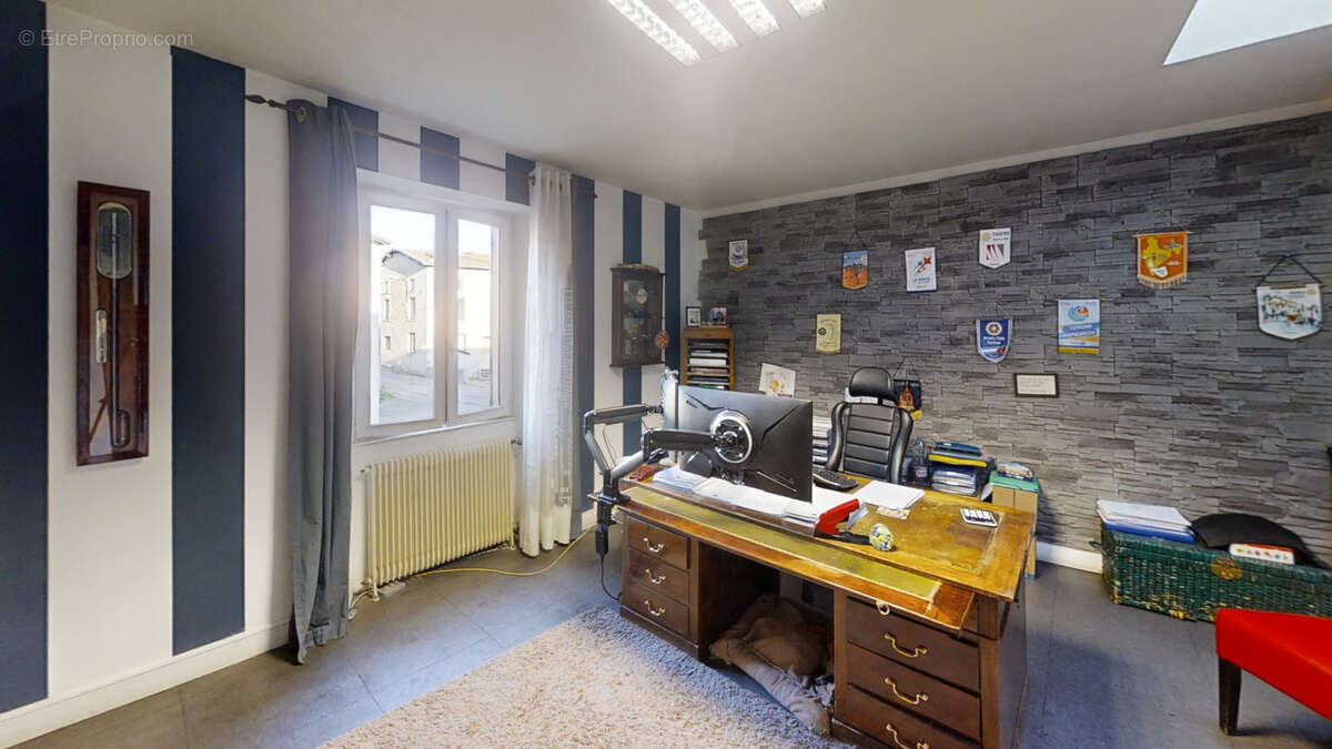 Commerce à COURPIERE