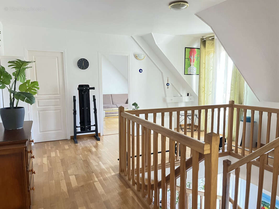 grand sas parqueté - Maison à BUC