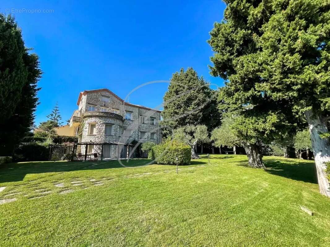 Appartement à ROQUEBRUNE-CAP-MARTIN