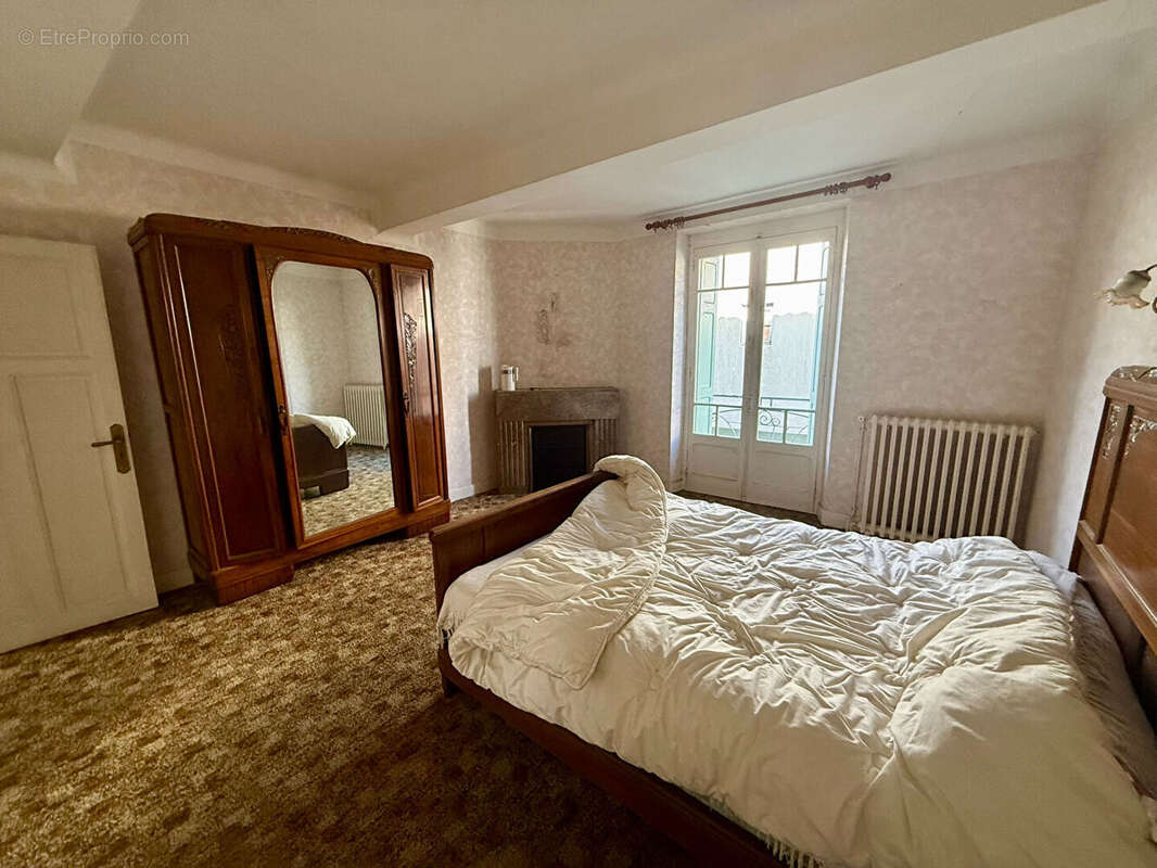 Grande maison de village type 8 à rénover avec garage, patio et volumes généreux à Trèbes - photo 12