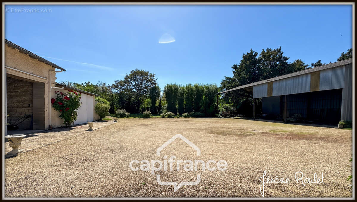 Maison en pierre à vendre Champigny-En-Rochereau (86), 6 pièces, 4 chambres, terrain 1 900 m² avec dépendances - photo 24