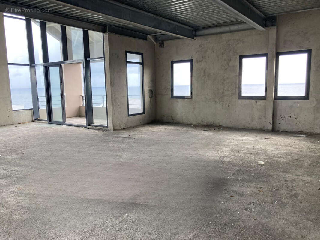 Commerce à VIEUX-FORT