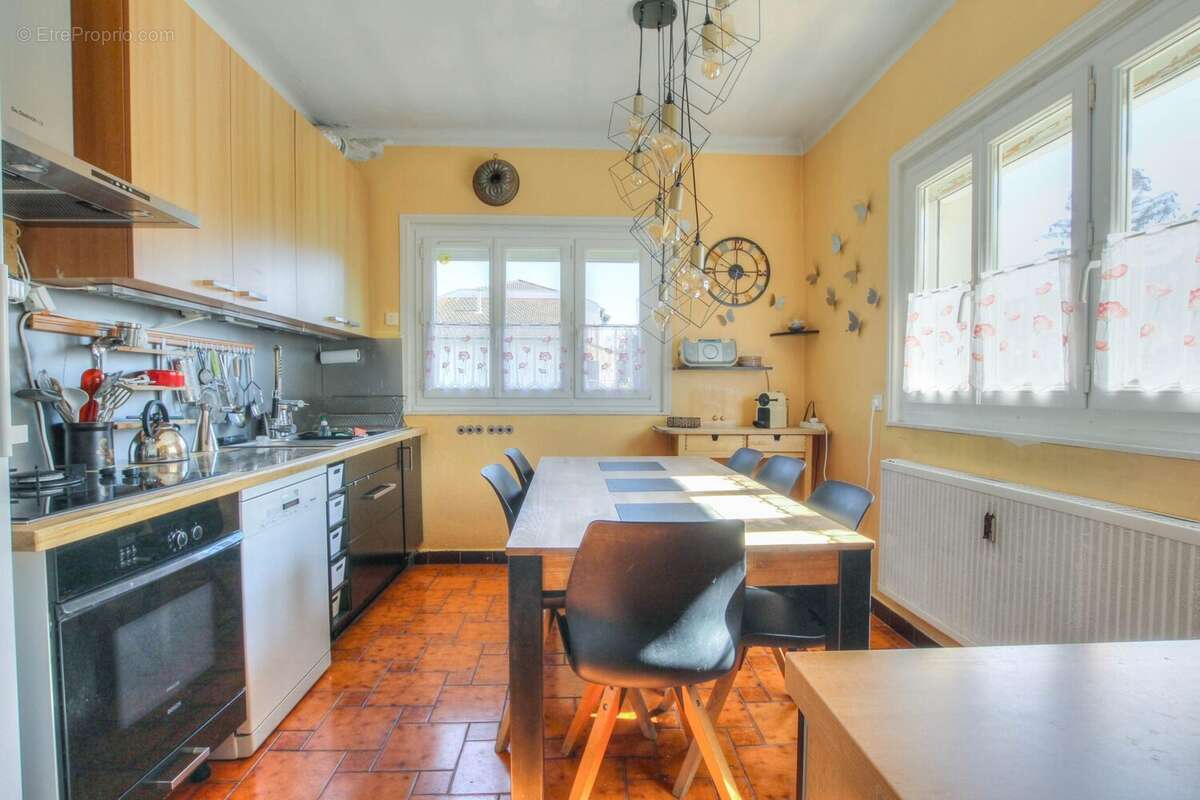 Maison à SAINT-GENIS-POUILLY