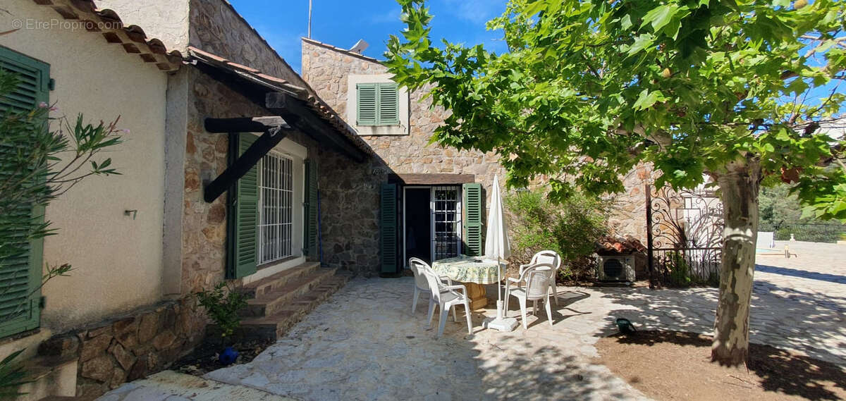 Maison à PLAN-DE-LA-TOUR