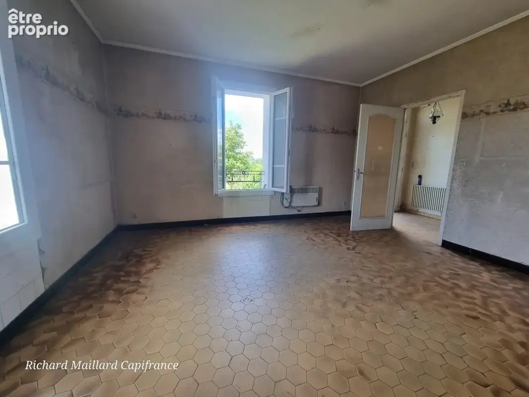 EXCLUSIVITÉ — Maison de caractère à fort potentiel à rénover — Cadre naturel exceptionnel  sur 3 300 m² de terrain - photo 12