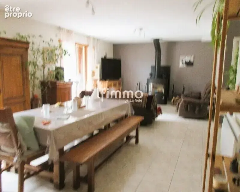 Belle maison de plain-pied avec piscine chauffée et panneaux so - photo 10