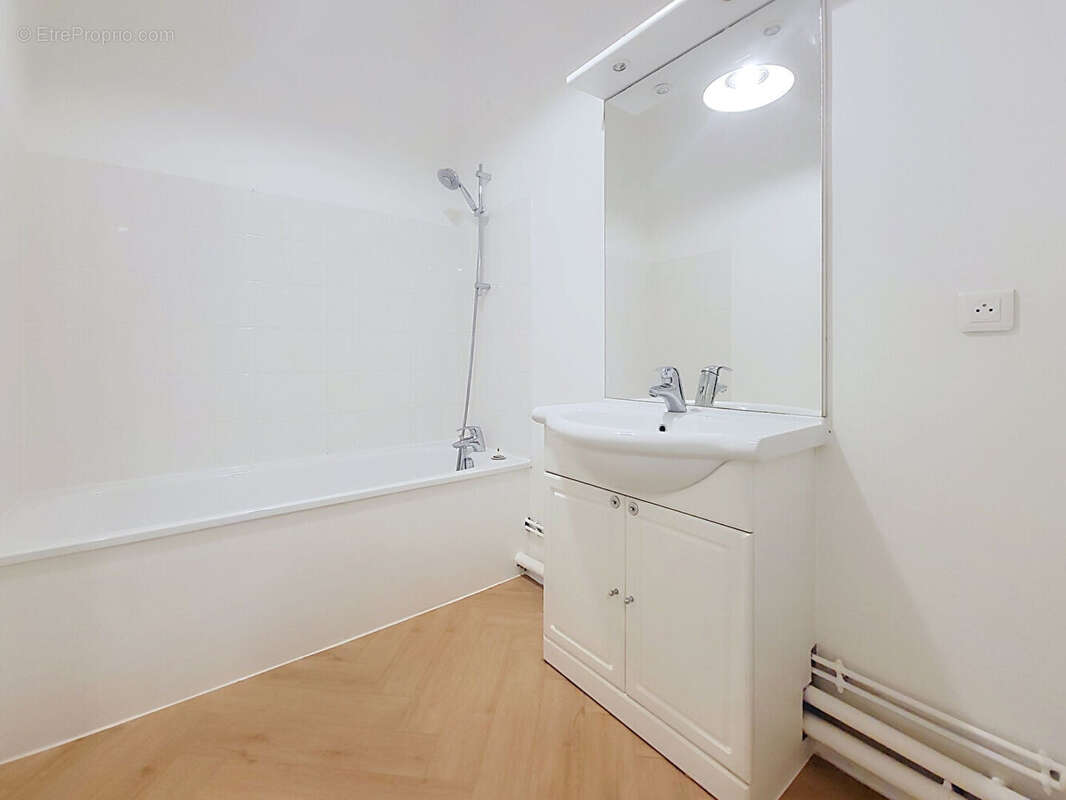 Appartement à LEVALLOIS-PERRET