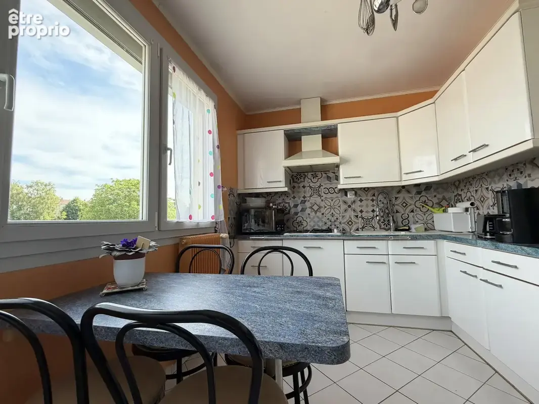 Appartement 3 pieces de 80 m2 avec balcon donnant sur parc verdoyant - photo 6