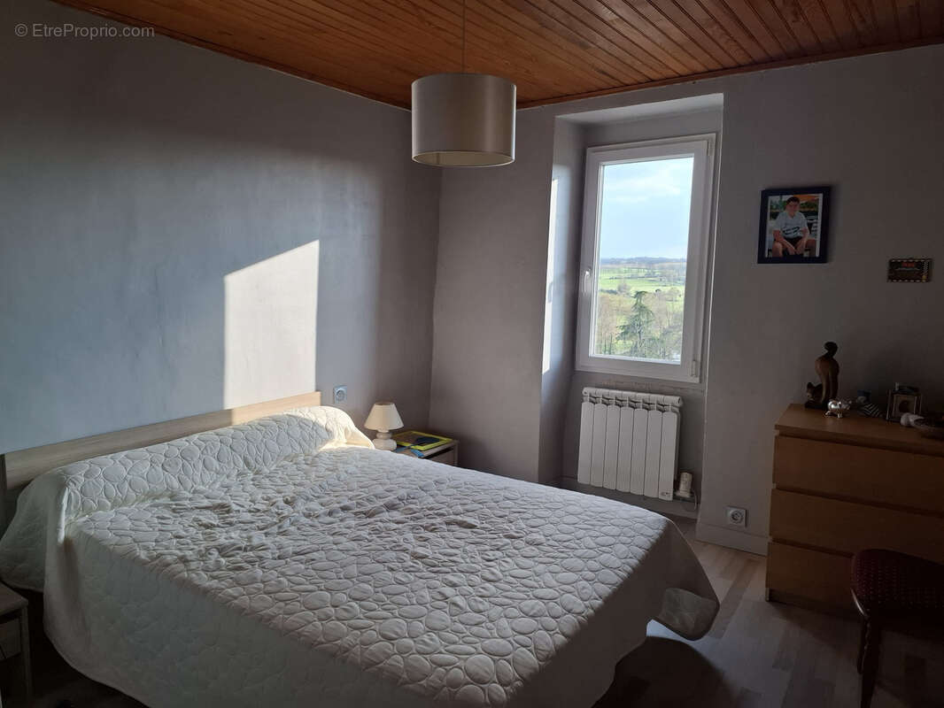 Maison à VIC-FEZENSAC