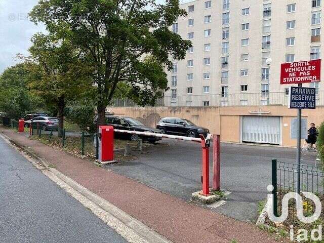 Photo 4 - Parking à SAINT-GRATIEN