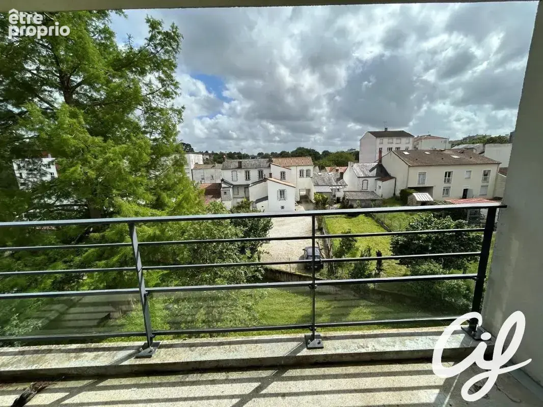 Appartement T3 Z.A.D., Z.I. Nord - 66.25 m2  149 000 Euros - photo 3