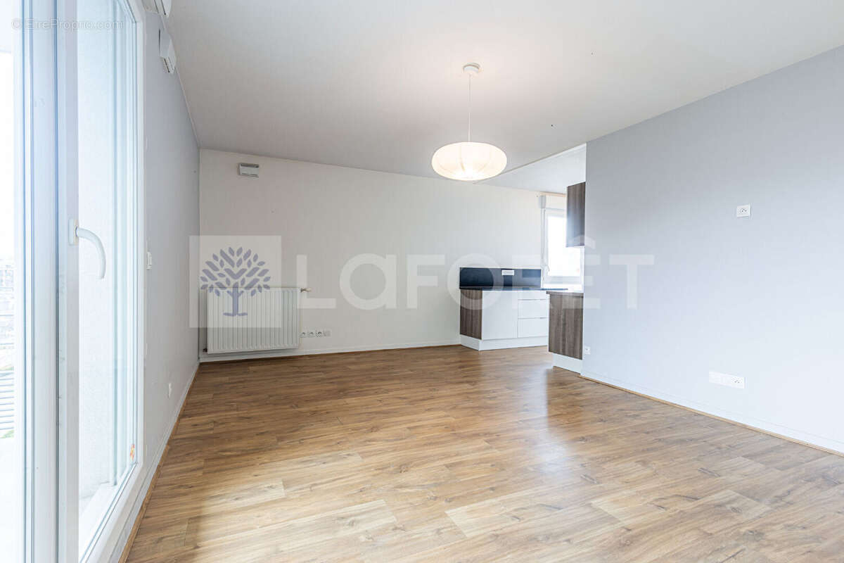 Agence immobiliere laforet - "carex" - annecy - seynod - appartement traversant t3 de 68m² - cave - balcon - photo 3