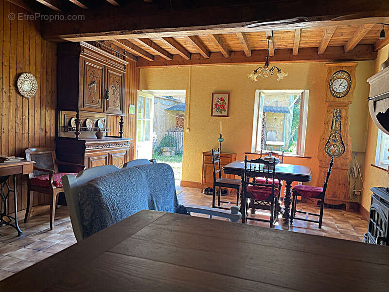 Maison à MOGNENEINS