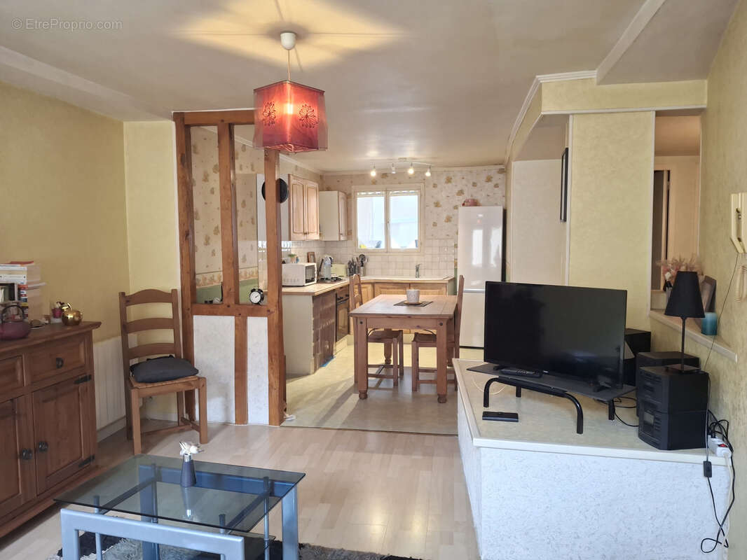 Special investisseur : appartement et garage bourgueil centre avec locataire. - photo 4