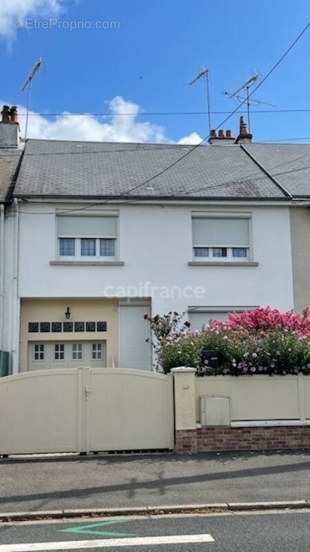 Maison à LA CHAPELLE-SAINT-MESMIN