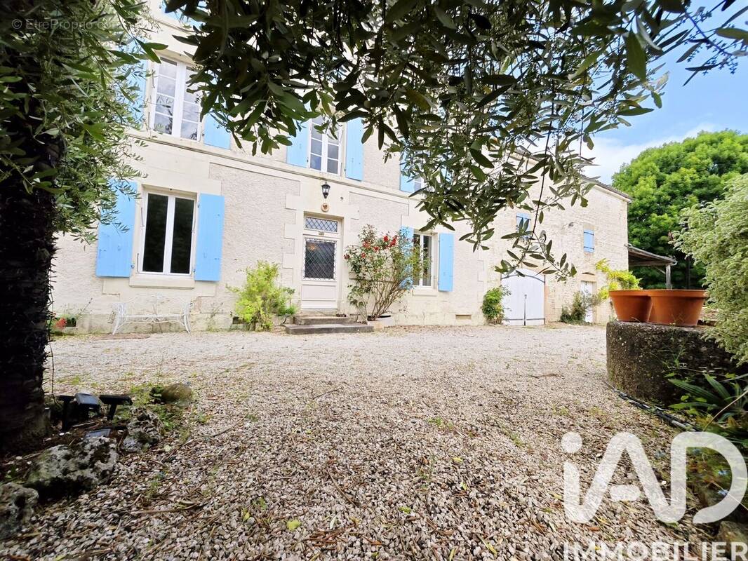 Photo 1 - Maison à DAMPIERRE-SUR-BOUTONNE
