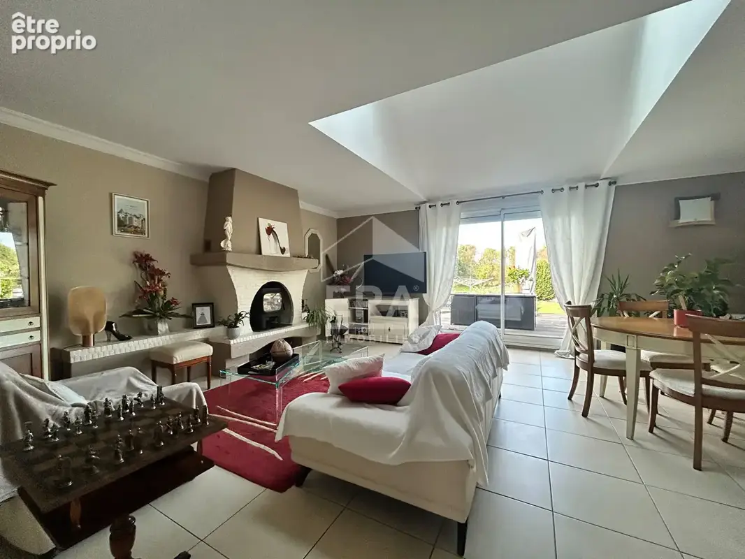 Maison plain pied 122m2 Saint Pavace , 3 chambres, garage et grand terrain - photo 3