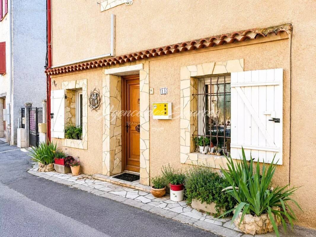 Appartement à VARAGES