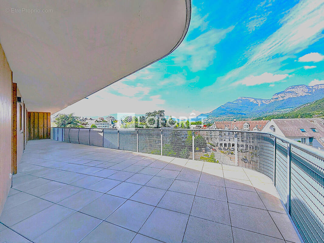 Appartement à CHALLES-LES-EAUX