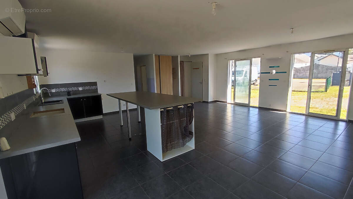 Maison recente dans petit village proche oloron - photo 8