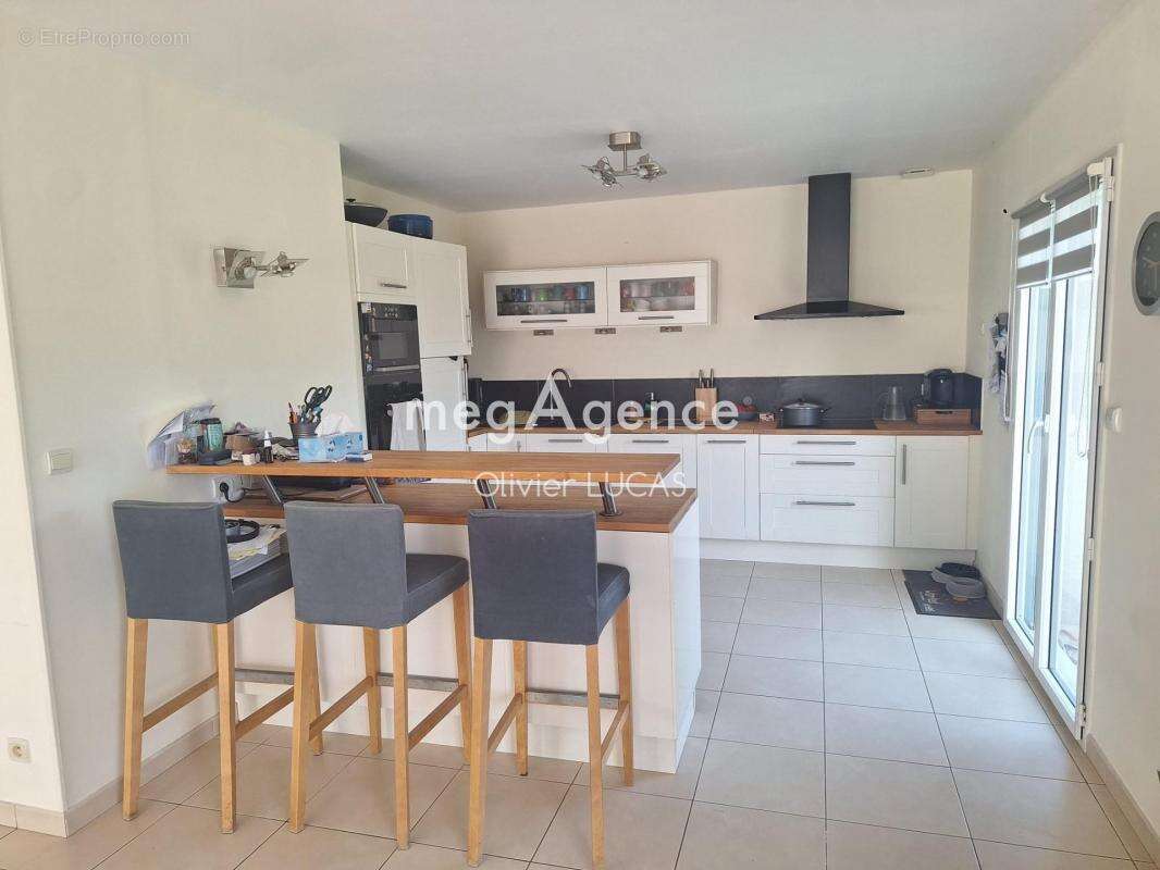 Maison à ILLEVILLE-SUR-MONTFORT