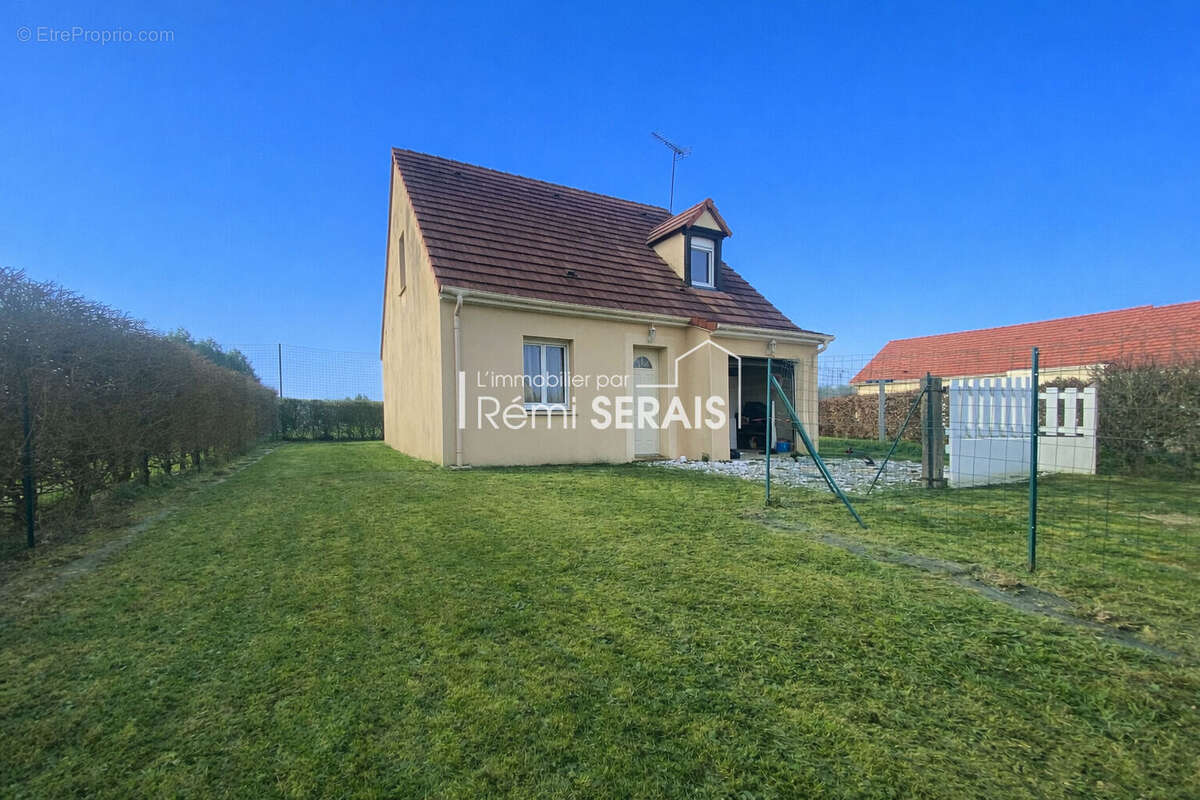 Maison à NEUFCHATEL-EN-SAOSNOIS