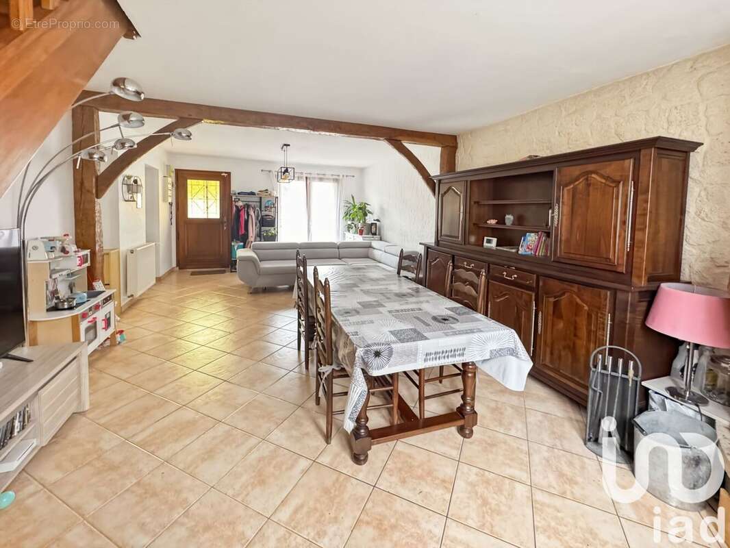 Maison 95 m² à Sainte-Genevieve-Des-Bois  - photo 4