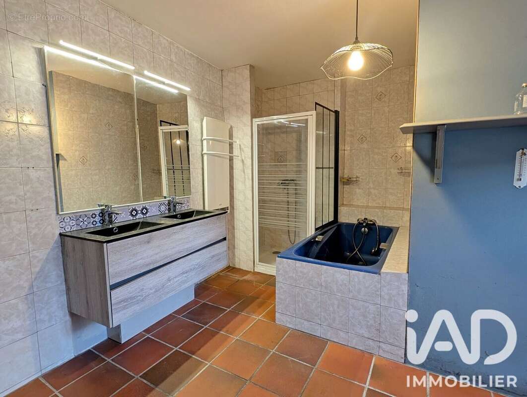 Maison 136 m² à Saint-Denis-De-Jouhet  - photo 8