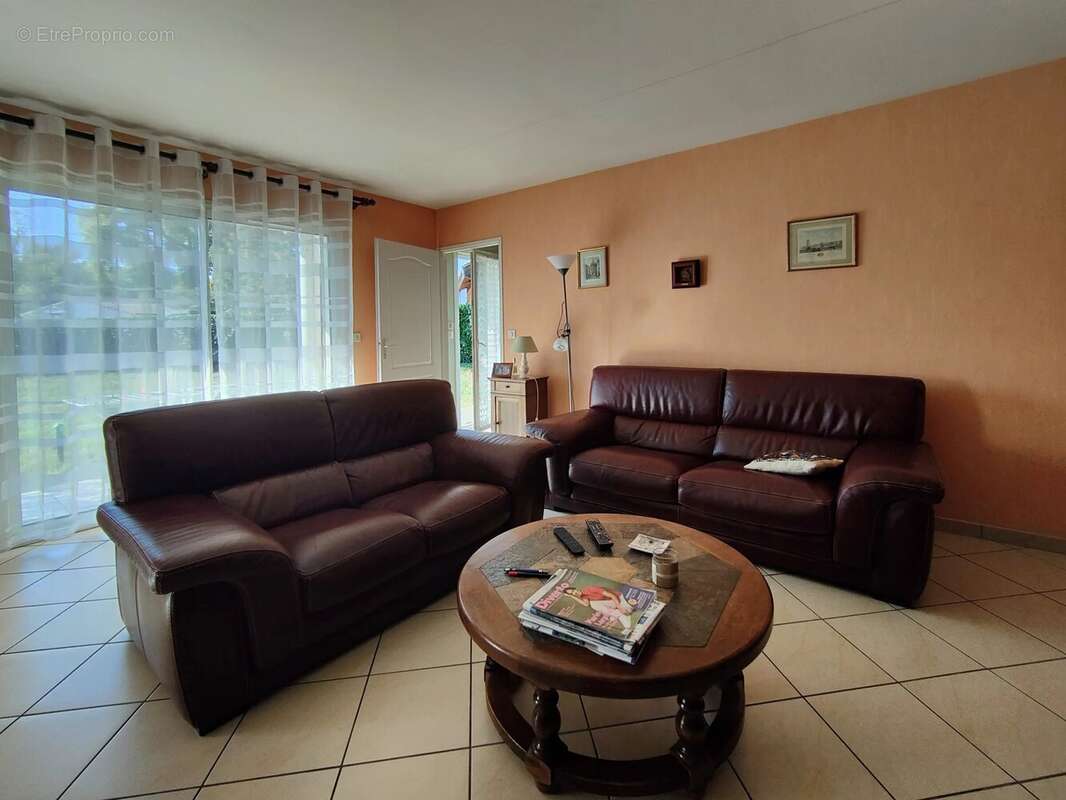 Maison à SAINT-MICHEL-DE-RIEUFRET