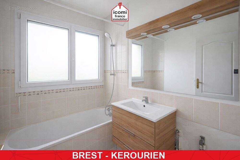 Finistere - brest (29200) - a vendre - appartement 78 m² - 3 chambres - balcon - cave - ascenseur - chaudiere gaz de ville de  2 - photo 6