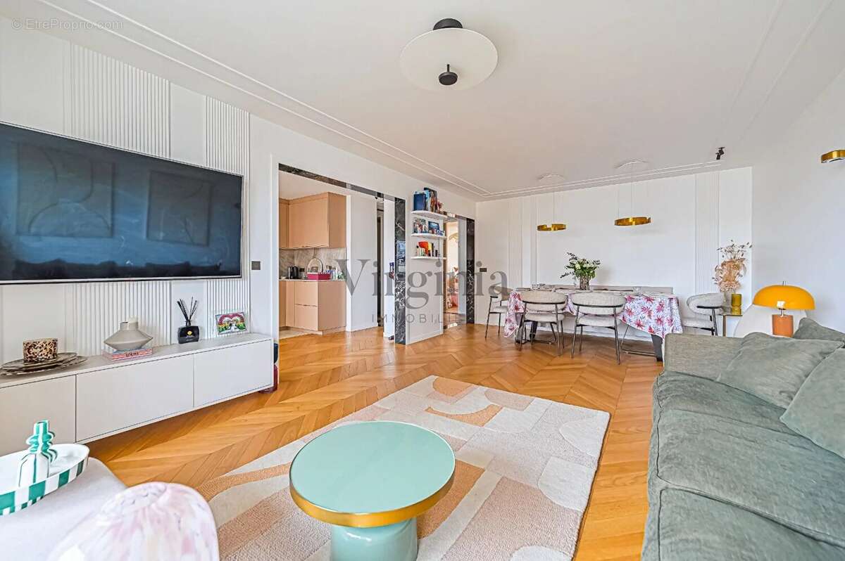 Appartement à CHARENTON-LE-PONT
