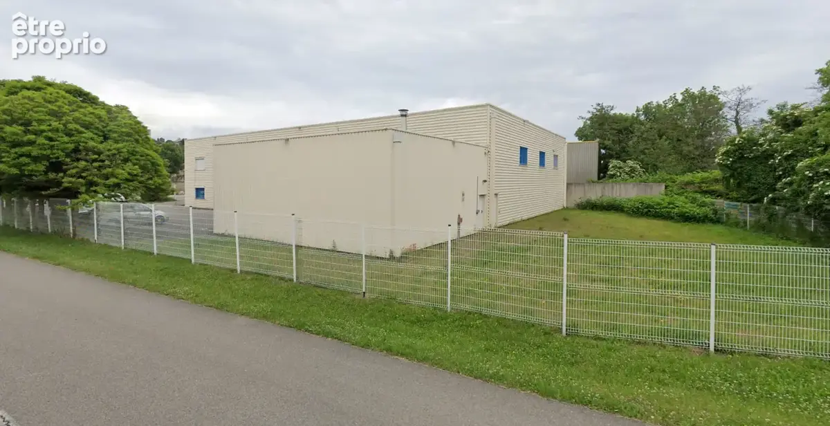 Local commercial et entrepôt de 1 569 m² sur terrain de 2 193 m² Beaurepaire (38270) - photo 6