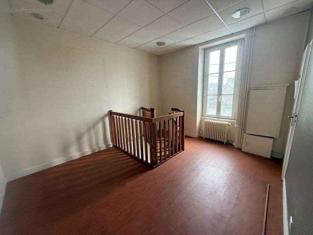 Murs commerciaux de 300m2 avec parking prive - photo 6