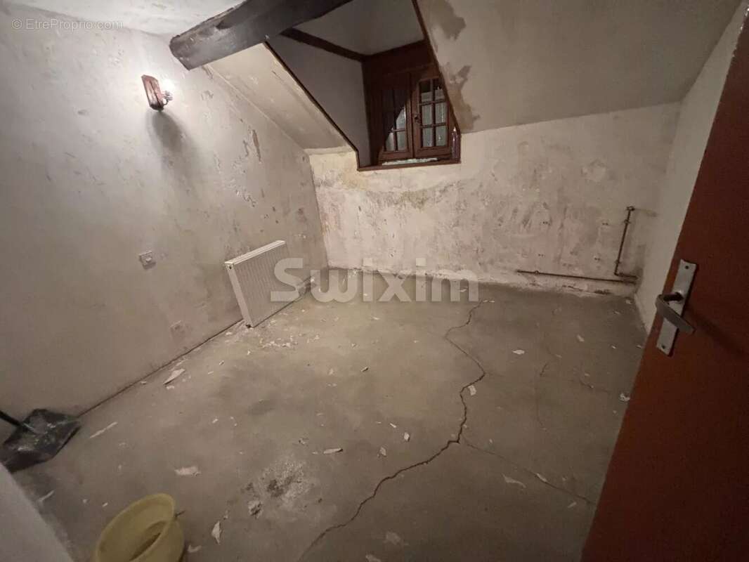 Maison à QUARRE-LES-TOMBES