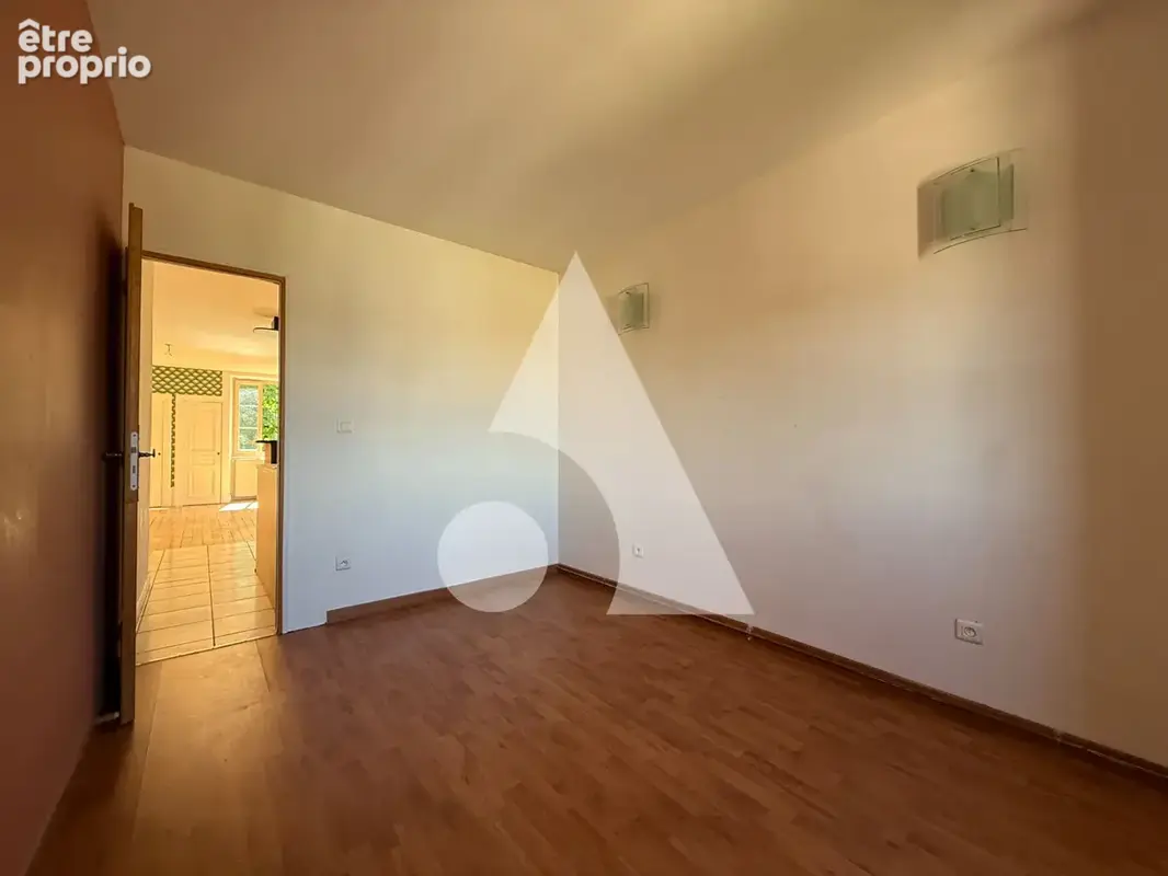 Appartement Lons Le Saunier - 2 chambres - photo 7