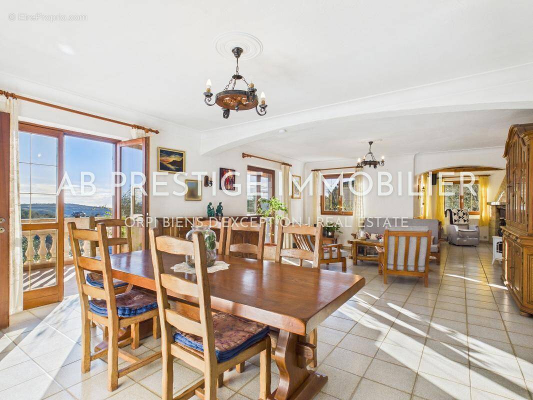 Maison à ROQUEFORT-LES-PINS