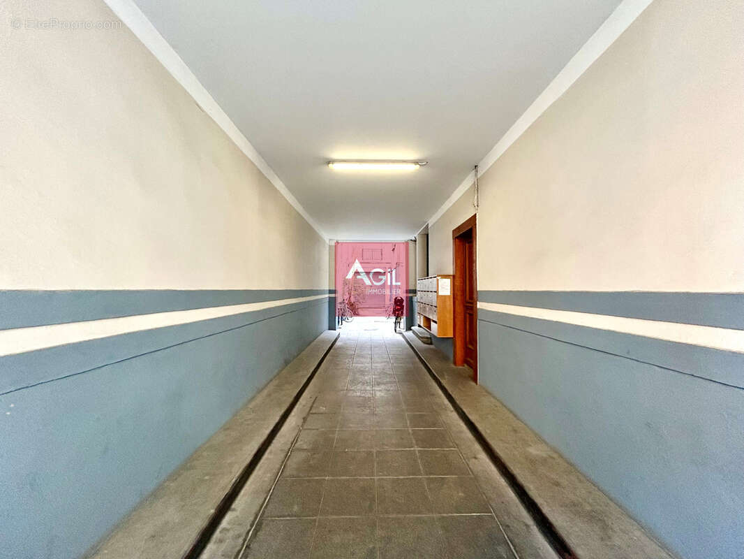 GRENOBLE - T2 de 56m2 au dernier étage avec ascenseur - photo 9