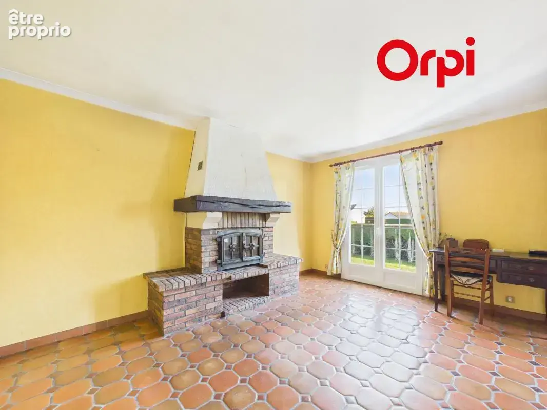 À Menneval, une maison pleine de potentiel à découvrir ! - photo 2