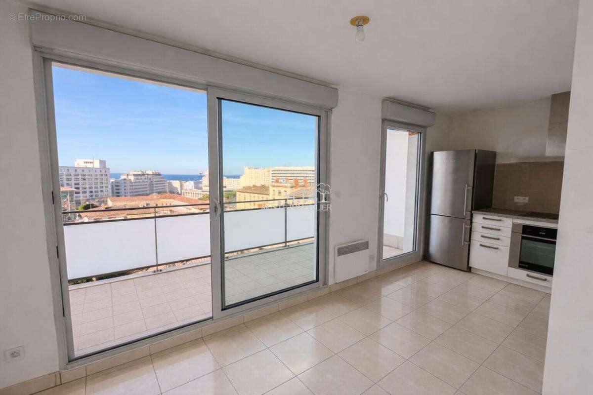 Appartement à MARSEILLE-3E