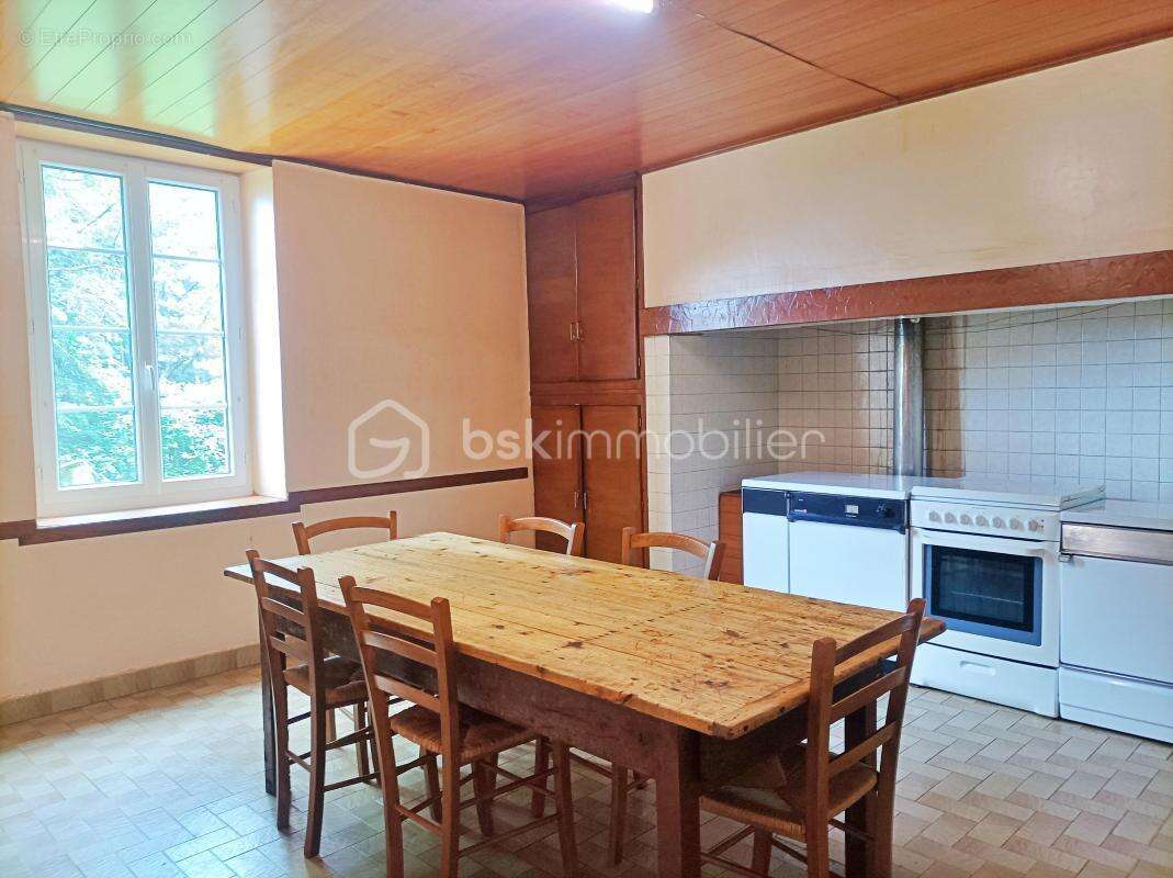 Authentique propriété en pierre avec dépendances sur près de 5 hectares de terrain - photo 4