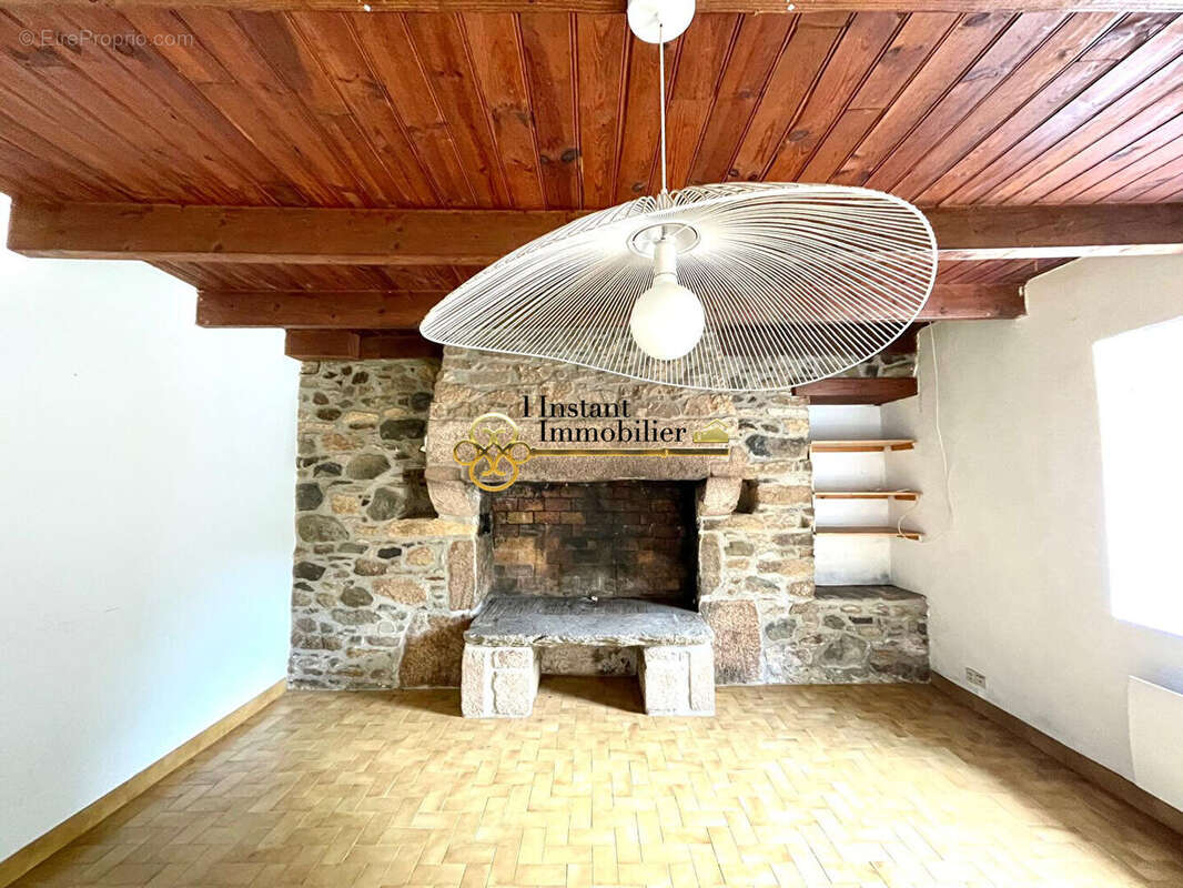 Maison à PLOUEGAT-GUERAND