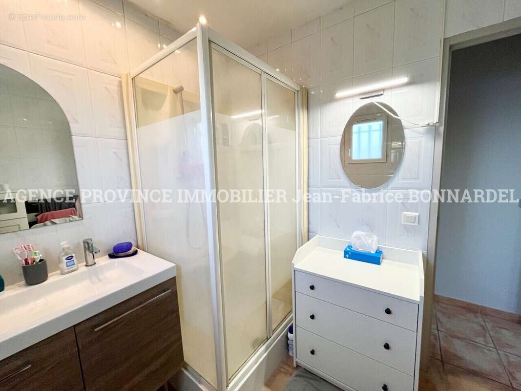 Maison à SAINTE-CECILE-LES-VIGNES