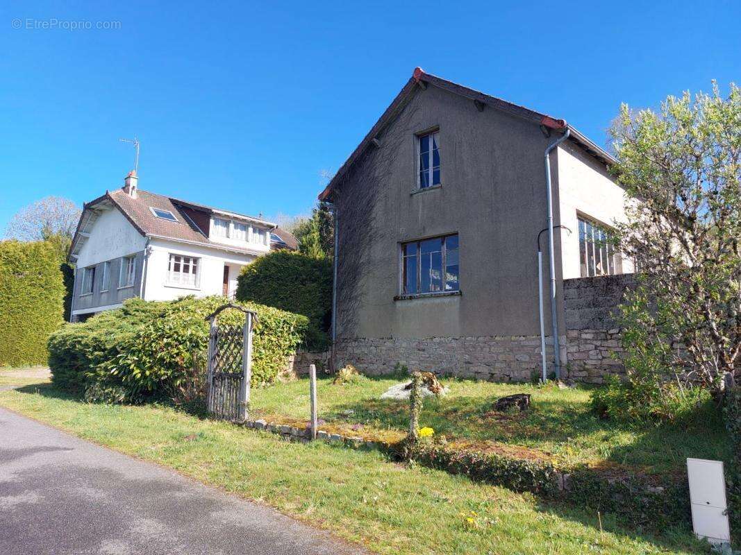Maison à TOULX-SAINTE-CROIX