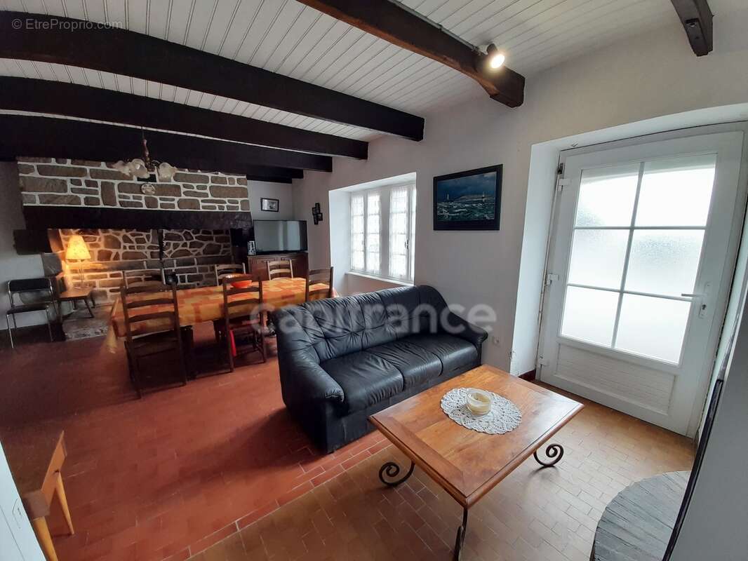 Maison à vendre 4 pièces PLOGONNEC (29180)- Surface habitable 131.82 m2 -parcelle de 13963m2 + bois de 9018m2- Dépendances - photo 2